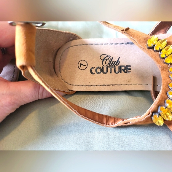 💥4 for $30💥 Club Couture fringed leather sandal with yellow stones size 7 - Picture 5 of 6